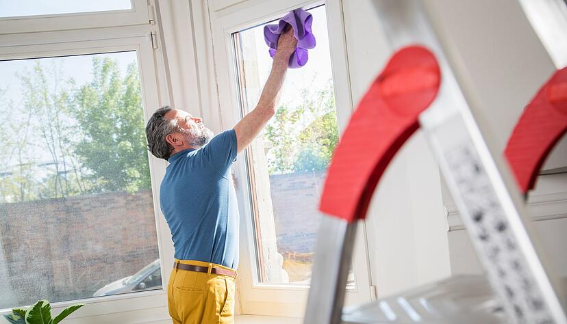 Die meisten Unf&auml;lle passieren zu Hause: Wer den Fr&uuml;hjahrsputz entspannt angeht und Stolperfallen wie Eimer, Kabel oder andere Hindernisse aus dem Weg r&auml;umt, kann das Unfallrisiko deutlich minimieren.