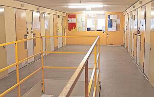 Block E1 in Adelsheim. Hier befinden sich 28 Gefangene, allesamt unter 18 Jahre alt. Ihr Tag verl&auml;uft immer nach den gleichen Ritualen.