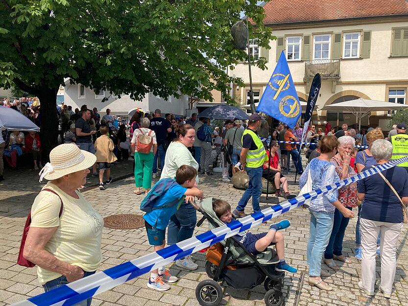 U17-Transport nach Sinsheim: Historisches U-Boot passiert Ittlingen