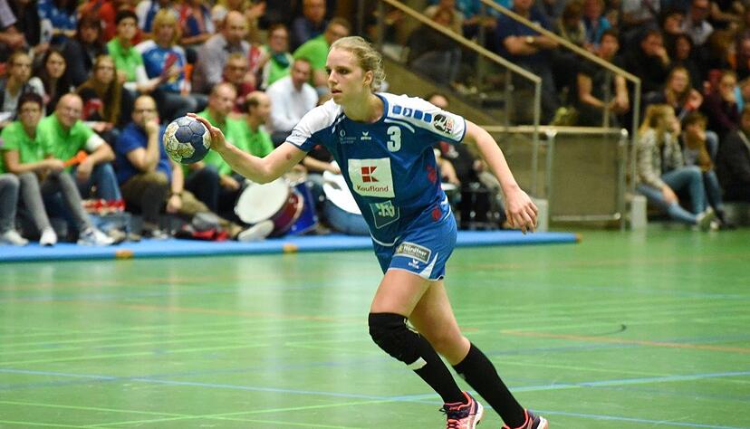 Traf in den ersten fünf Minuten gleich dreimal gegen Oldenburg: Lena Hoffmann. Traf in den ersten fünf Minuten gleich dreimal gegen Oldenburg: Lena Hoffmann.