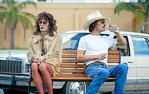 Jared Leto (links) in &bdquo;Dallas Buyers Club&ldquo; (2013). Foto: Mary Evans / Focus Features / Imago