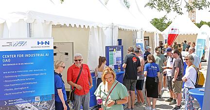 Die Besucher zeigten großes Interesse im Zukunftspark.