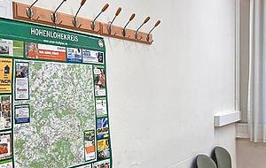 Funktional ist der Warteraum für die Zeugen und Prozessbeteiligten. Funktional ist der Warteraum für die Zeugen und Prozessbeteiligten.