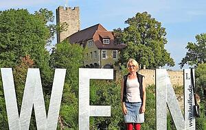 Andrea Schneider beim Besuch im fr&uuml;heren Wohnort Lauffen. Die Gastwirtin ist mittlerweile in Uganda heimisch geworden.
Foto: Verena Niethammer