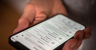 Damit das Krankengeld ohne Unterbrechung weitergezahlt wird, m&uuml;ssen Versicherte rechtzeitig selbst eine Folgebescheinigung ihrer Arbeitsunf&auml;higkeit einholen.