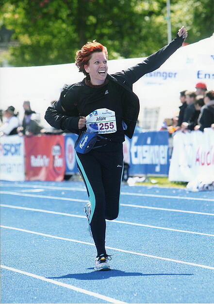 Juliane Roth in Siegerpose bei ihrer ersten Trolli-Teilnahme 2014.