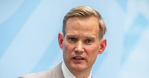 Der Bundesdrogenbeauftragte warnt vor den Gefahren von zu viel Alkohol. (Archivbild)