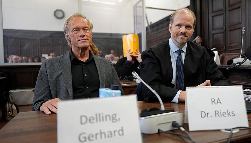 Gerhard Delling erklärte, seiner Lebensgefährtin Christina Block Mut gemacht zu haben, äußert sich aber nicht zu den konkreten Anklagepunkten. Gerhard Delling erklärte, seiner Lebensgefährtin Christina Block Mut gemacht zu haben, äußert sich aber nicht zu den konkreten Anklagepunkten.