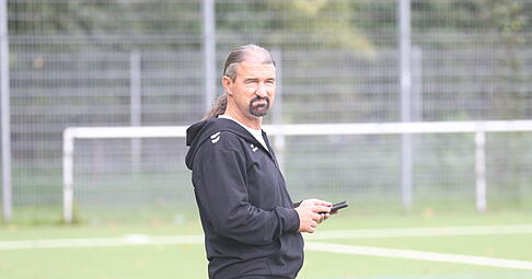 Zählt beim VfR Heilbronn zu denen, die stetige Kommunikation pflegen: Zdenko Juric, der als Teammanager erneut in die Rolle des Interimstrainers geschlüpft ist.