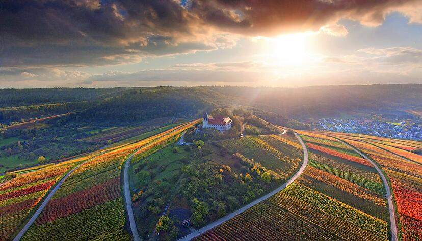 Nicht nur über dem Michaelsberg bei Cleebronn ziehen dunkle Wolken auf.