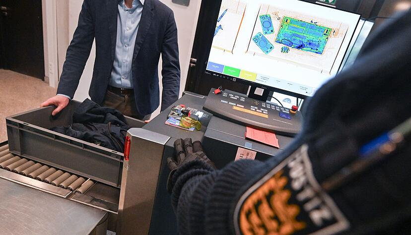 Neben allt&auml;glichen Funden kommen auch besondere Gegenst&auml;nde zum Vorschein.