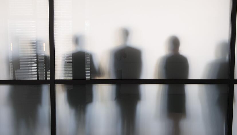 Kleine Notl&uuml;gen im Job sind allt&auml;glich: Oft geht es darum, sich selbst oder andere zu sch&uuml;tzen.