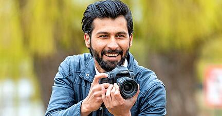 Der 31-j&auml;hrige Karrar Kamil entdeckt leidenschaftlich gerne mit seiner Kamera die Stadt. Einer seiner Lieblingsorte ist das ehemalige Buga-Gel&auml;nde.

Foto: Mario Berger