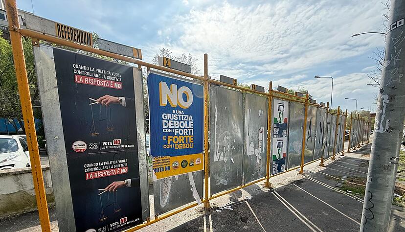 Auf Plakaten wird f&uuml;r Ja oder Nein geworben.