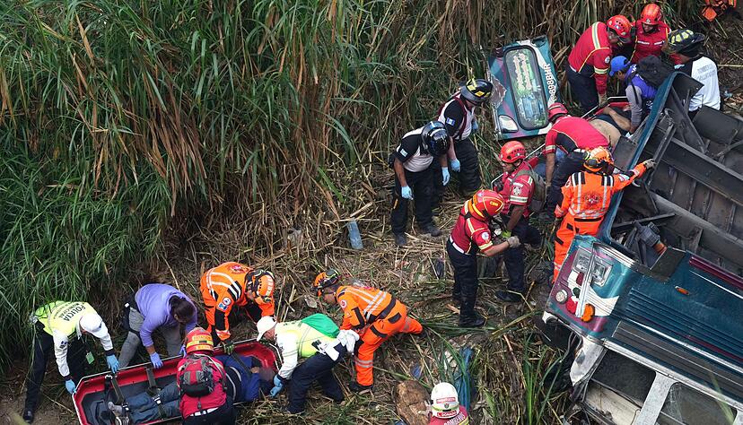 Pr&auml;sident Bernardo Ar&eacute;valo rief eine Staatstrauer aus.