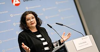 Andrea Nahles, Vorstandsvorsitzende der Bundesagentur für Arbeit, ist mit der Herbstbelebung auf dem Arbeitsmarkt nicht zufrieden. Andrea Nahles, Vorstandsvorsitzende der Bundesagentur für Arbeit, ist mit der Herbstbelebung auf dem Arbeitsmarkt nicht zufrieden.