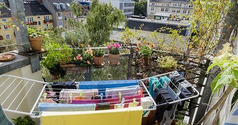 Solange die W&auml;sche beim Trocknen keine Beeintr&auml;chtigung f&uuml;r andere darstellt, kann das Mietern und Wohnungseigent&uuml;mern nicht untersagt werden.