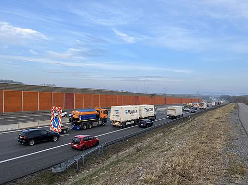 Ein Unfall mit mehreren Fahrzeugen sorgte auf der A6 bei Heilbronn-Biberach f&uuml;r einen l&auml;ngeren Stau.