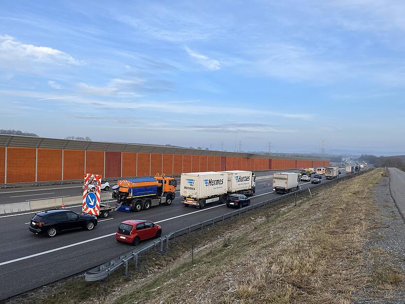 Ein Unfall mit mehreren Fahrzeugen sorgte auf der A6 bei Heilbronn-Biberach f&uuml;r einen l&auml;ngeren Stau.