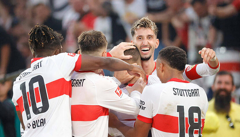 Der VfB Stuttgart freut sich über den 5:1-Sieg im Sonntagsspiel und kassiert viel Lob für die Leistung.