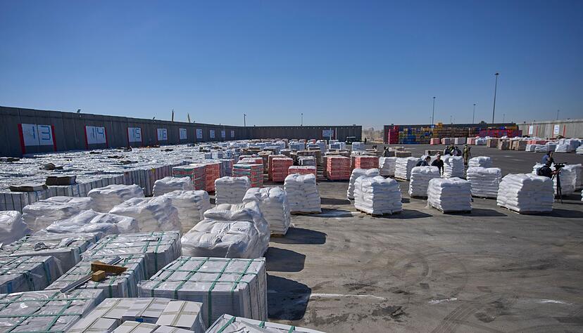 Humanit&auml;re Hilfsg&uuml;ter am Grenz&uuml;bergang zwischen Israel und dem Gazastreifen.