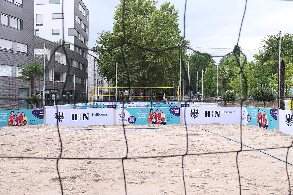 Am Bollwerksturm in Heilbronn sind zwei Beachvolleyball-Felder entstanden.