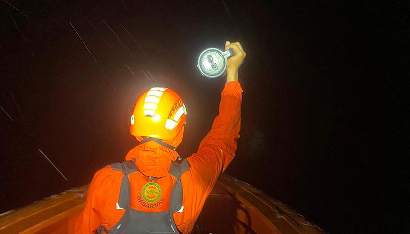 Einsatzkr&auml;fte fanden die Schiffbr&uuml;chigen nach langer Suche.