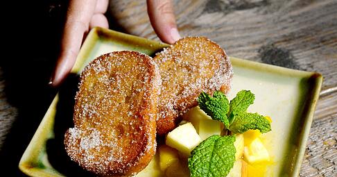 Altbackenes Brot l&auml;sst sich wunderbar verarbeiten, zum Beispiel zu Armen Rittern.