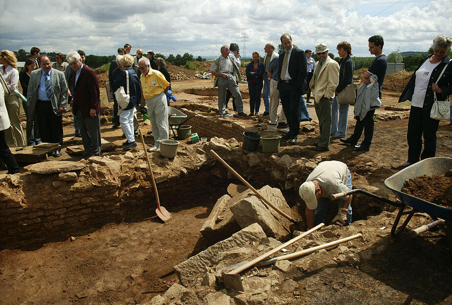 Zusammengestellt von Archiv und Dokumentation der Heilbronner Stimme 
Die r&ouml;mische Siedlung von G&uuml;glingen wird bei Grabungen des Landesdenkmalamts in den "Ochsenwiesen" und "Stein&auml;ckern"  zwischen 1999 und 2005 freigelegt. Undatierte Aufnahme.