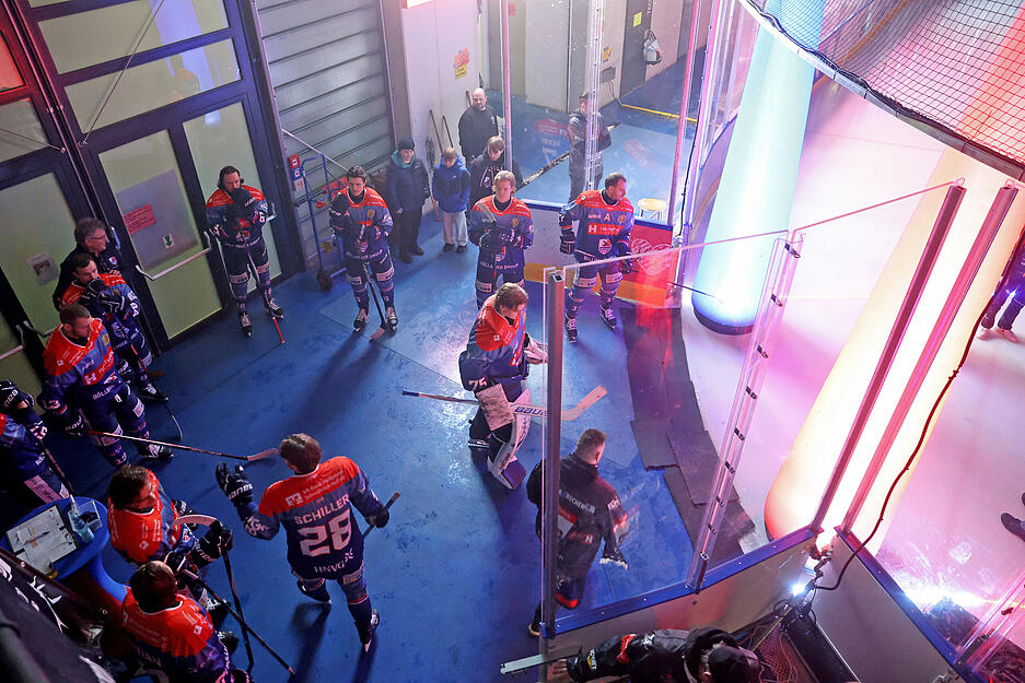 Die Heilbronner Falken müssen in der Eishockey-Oberliga gegen die Stuttgart Rebels antreten. Die Heilbronner Falken müssen in der Eishockey-Oberliga gegen die Stuttgart Rebels antreten.