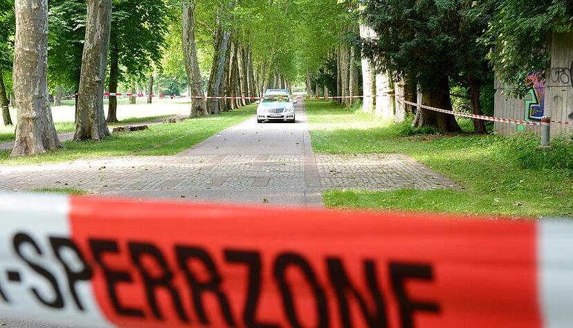 Im Stuttgarter Schlossgarten sind zwei Leichen in Koffern gefunden worden.
