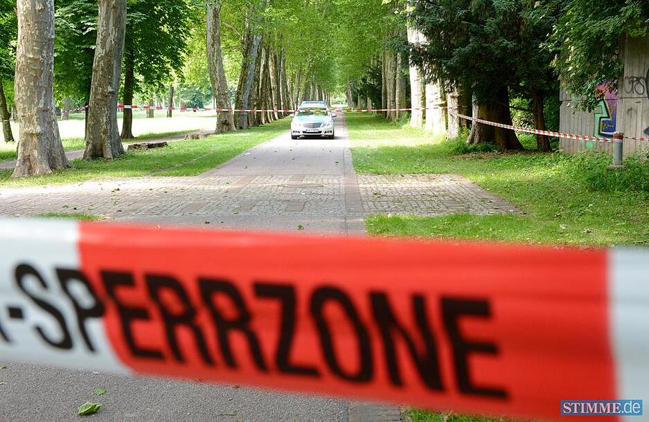 Im Stuttgarter Schlossgarten sind zwei Leichen in Koffern gefunden worden.