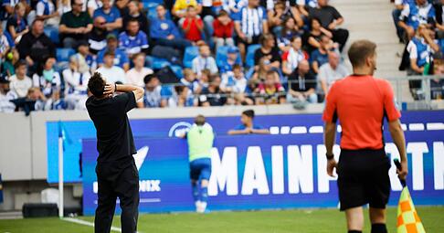 Wieder nichts: Ein frustrierter Miroslav Klose in Karlsruhe.