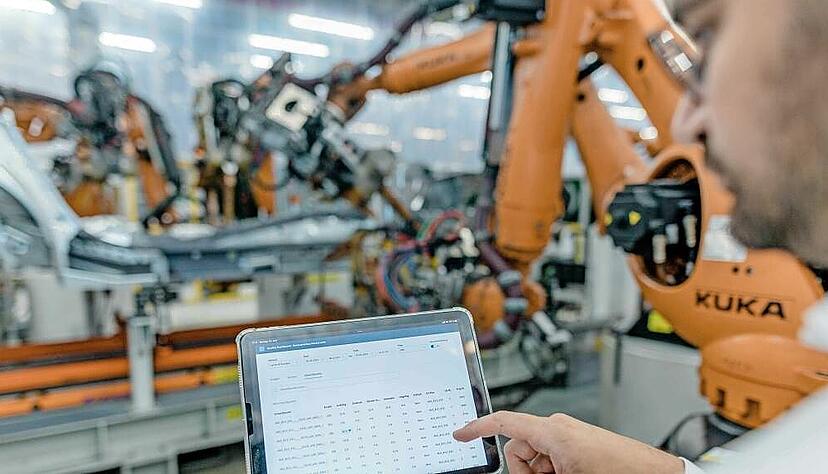 Auf einen Blick: Projektleiter Mathias Mayer kann Qualit&auml;tsauff&auml;lligkeiten bei Schwei&szlig;punkten in einem Dashboard einsehen.