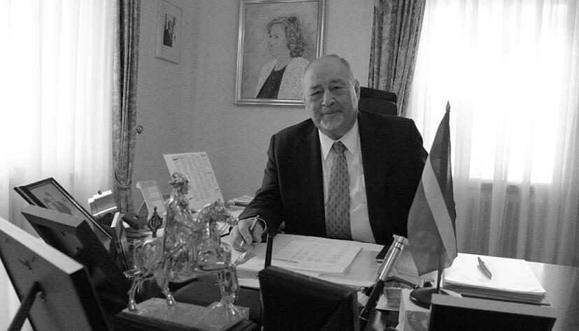 Helmut Sigloch in seinem Arbeitszimmer. Am Freitag verstarb er. Foto: privat Helmut Sigloch in seinem Arbeitszimmer. Am Freitag verstarb er. Foto: privat