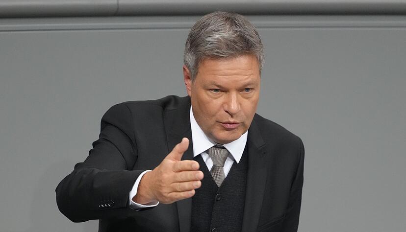 Gr&uuml;nen-Kanzlerkandidat Habeck h&auml;lt eine Erh&ouml;hung der Verteidigungsausgaben auf 3,5 Prozent f&uuml;r n&ouml;tig.