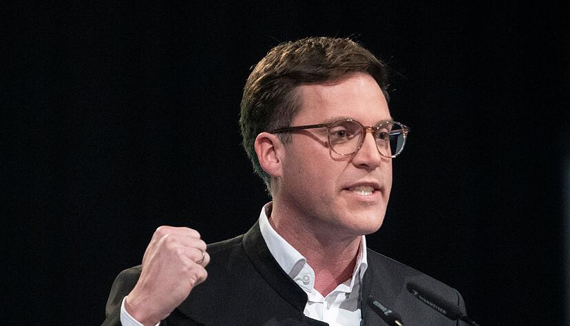 Hagel w&auml;re der j&uuml;ngste Regierungschef in der Geschichte des Landes.