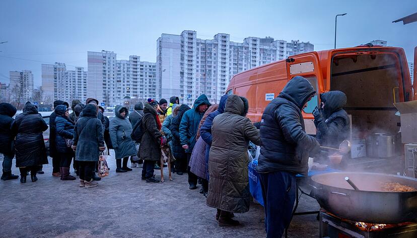Auch ohne neue russische Angriffe auf Energieanlagen machen den Menschen in Kiew die bisherigen Schäden an der Infrastruktur täglich zu schaffen. (Archivbild) Auch ohne neue russische Angriffe auf Energieanlagen machen den Menschen in Kiew die bisherigen Schäden an der Infrastruktur täglich zu schaffen. (Archivbild)