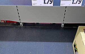Seval Tinkilic fiel dieses leere Rapsöl-Regalfach im Lidl in Möckmühl auf. Seval Tinkilic fiel dieses leere Rapsöl-Regalfach im Lidl in Möckmühl auf.