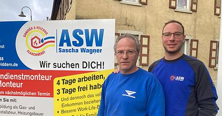 Führen den Fachbetrieb für Heizung, Sanitär und Flaschnerarbeiten: Friedrich Schmitt (links) und Sascha Wagner. Foto: Simon Gajer