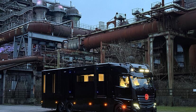 Der Tuner Brabus aus Bottrop hat den Schwerlaster Actros von Mercedes als Big Boy zum Wohnmobil der Luxusklasse aufger&uuml;stet.