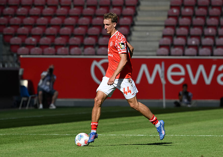 Der Stürmer vom FSV Mainz 05 steht nicht nur beim VfB Stuttgart auf dem Zettel. Clubs aus ganz Europa haben in auf dem Schirm.