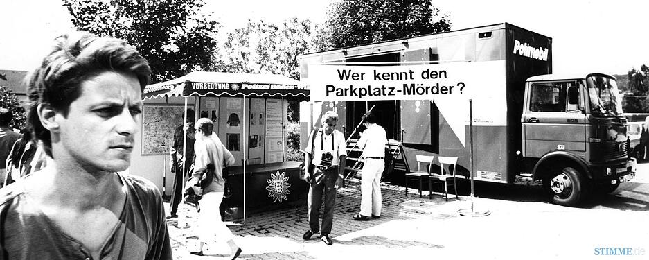 Die Polizei fahndet nach dem Hammermörder. Bei der Sonderkommission "Hammer" gehen etliche Hinweise ein. Der entscheidende ist nicht dabei. Und das, obwohl die Staatsanwaltschaft 8000 Mark zur Belohnung ausgesetzt hat. Auch die Versicherung verspricht Geld: Zehn Prozent der Beute soll es für einen Hinweis geben, der die Ermittlungen weiter bringt. Die Polizei fahndet nach dem Hammermörder. Bei der Sonderkommission "Hammer" gehen etliche Hinweise ein. Der entscheidende ist nicht dabei. Und das, obwohl die Staatsanwaltschaft 8000 Mark zur Belohnung ausgesetzt hat. Auch die Versicherung verspricht Geld: Zehn Prozent der Beute soll es für einen Hinweis geben, der die Ermittlungen weiter bringt.
