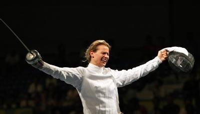 Britta Heidemann jubelt nach dem gewonnenen Finale in Peking 2008.
