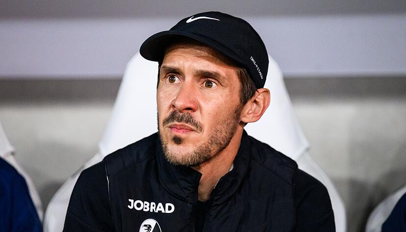 Der SC Freiburg und Trainer Julian Schuster treten am Donnerstag in Braga an. (Archivbild)