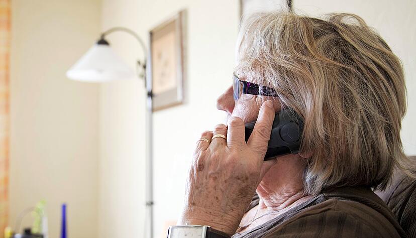 Höchste Vorsicht bei Anrufen mit Schreckensszenarien: Zuletzt wurden Senioren von falschen Bankmitarbeitern abgezockt.
Foto: IMAGES/stock.adobe.com Höchste Vorsicht bei Anrufen mit Schreckensszenarien: Zuletzt wurden Senioren von falschen Bankmitarbeitern abgezockt.
Foto: IMAGES/stock.adobe.com