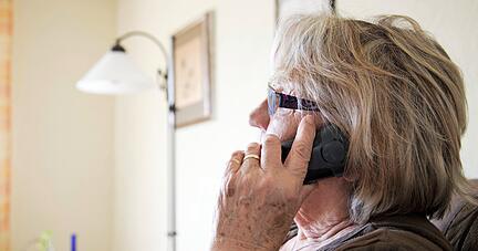 Höchste Vorsicht bei Anrufen mit Schreckensszenarien: Zuletzt wurden Senioren von falschen Bankmitarbeitern abgezockt.
Foto: IMAGES/stock.adobe.com Höchste Vorsicht bei Anrufen mit Schreckensszenarien: Zuletzt wurden Senioren von falschen Bankmitarbeitern abgezockt.
Foto: IMAGES/stock.adobe.com