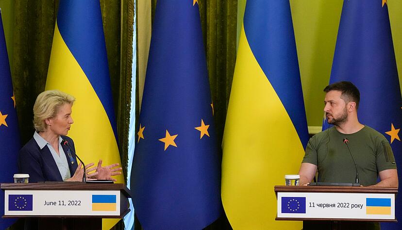 EU-Kommissionspräsidentin Ursula von der Leyen und der ukrainische Präsident Wolodymyr Selenskyj. EU-Kommissionspräsidentin Ursula von der Leyen und der ukrainische Präsident Wolodymyr Selenskyj.
