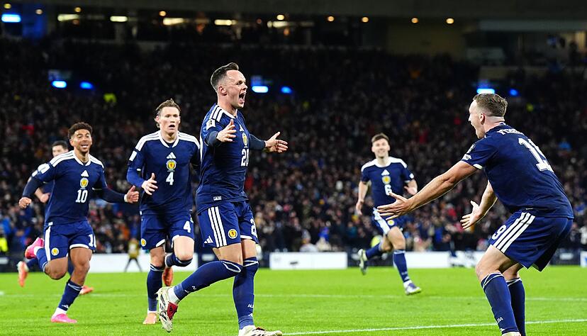 Schottland jubelte gegen Dänemark spät.