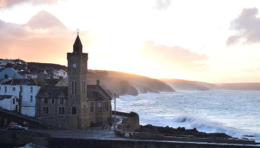 In Großbritannien tobt «Goretti» ebenso. Wie hier an der Küste von Cornwall. In Großbritannien tobt «Goretti» ebenso. Wie hier an der Küste von Cornwall.